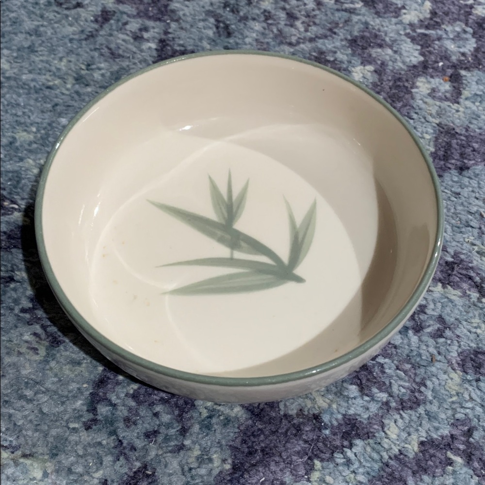 Winfield small 5” across bowl, 1.5” deep in great vintage condition